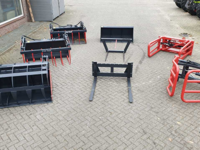 Sonstiges Anbauteile und Zubehör  Grondbak, Mestgreep, Pelikaanbak, Ronde, Vierkante balenklem, balenprikker