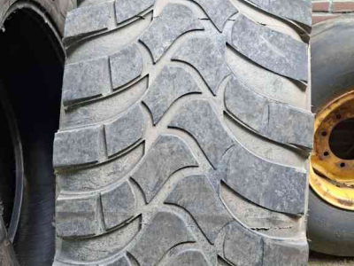 Räder, Reifen, Felgen & Distanzringe Mitas 480/80R38 IND