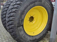 Räder, Reifen, Felgen & Distanzringe Nokian 540/80R38 en 440/80R28 op John Deere velgen