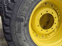 Räder, Reifen, Felgen & Distanzringe Nokian 540/80R38 en 440/80R28 op John Deere velgen