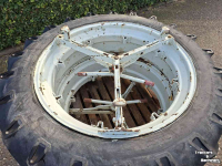 Räder, Reifen, Felgen & Distanzringe Ford 13.6-38 Vredestein 3 ster 34 inch
