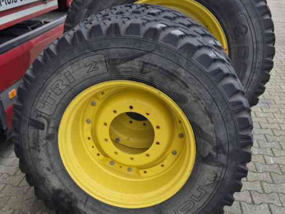 Räder, Reifen, Felgen & Distanzringe Nokian 540/80R38 en 440/80R28 op John Deere velgen