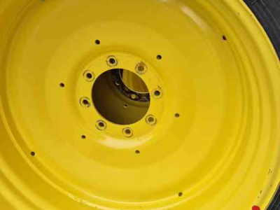 Räder, Reifen, Felgen & Distanzringe Nokian 540/80R38 en 440/80R28 op John Deere velgen