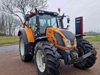 Schlepper / Traktor Valtra N 143 Versu