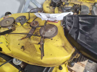 Aufsitzrasenmäher John Deere l107