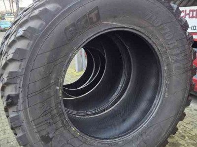 Räder, Reifen, Felgen & Distanzringe BKT 710/70R42 Ridemax en Mitas HCM 440/80R34 (M+S)