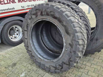 Räder, Reifen, Felgen & Distanzringe BKT 710/70R42 Ridemax en Mitas HCM 440/80R34 (M+S)