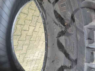 Räder, Reifen, Felgen & Distanzringe BKT 710/70R42 Ridemax en Mitas HCM 440/80R34 (M+S)