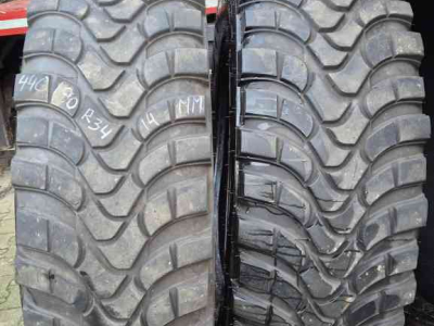 Räder, Reifen, Felgen & Distanzringe BKT 710/70R42 Ridemax en Mitas HCM 440/80R34 (M+S)