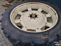 Räder, Reifen, Felgen & Distanzringe Zetor Cultuurwielen 12.4 R28  12.4 R 46   (320/95 R28 320/95 R46)  ZF Steek