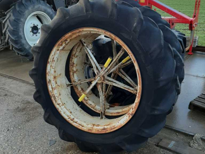 Räder, Reifen, Felgen & Distanzringe Molcon 13.6R38 5 ster Molcon dubbellucht