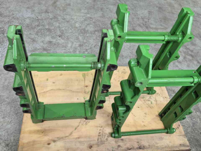 Sonstiges Traktoren und Zubehör John Deere Sauermann Rockinger Trekhaak frame slede rail 8R