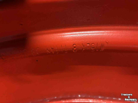 Räder, Reifen, Felgen & Distanzringe Trelleborg 480/70R28 op Fendt voorvelgen 15x28 10-gaats
