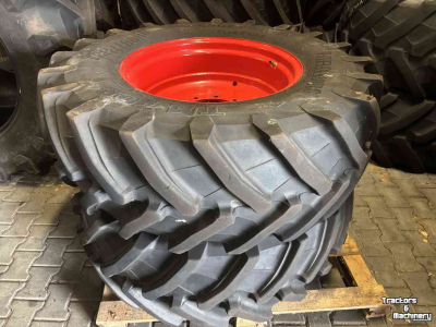 Räder, Reifen, Felgen & Distanzringe Trelleborg 480/70R28 op Fendt voorvelgen 15x28 10-gaats