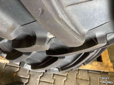 Räder, Reifen, Felgen & Distanzringe Trelleborg 480/70R28 op Fendt voorvelgen 15x28 10-gaats