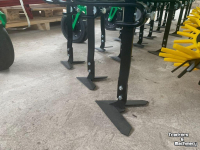 Grubber  Maintech Schoffelbalk met compleet paralellogram en toebehoren vingerweeder - weeder - greencam - korstenbreker -