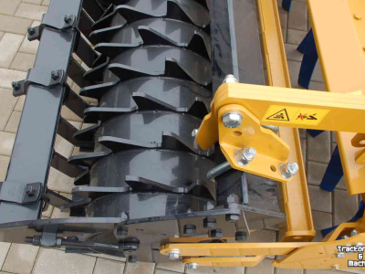 Kreiselegge Alpego Rmax-300 met PK6R pakkerwals