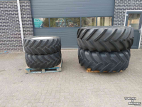 Räder, Reifen, Felgen & Distanzringe New Holland Wielen  680/75 R32 en 480/65 R28