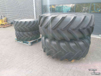 Räder, Reifen, Felgen & Distanzringe New Holland Wielen  680/75 R32 en 480/65 R28