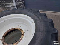Räder, Reifen, Felgen & Distanzringe New Holland Wielen  680/75 R32 en 480/65 R28