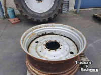 Räder, Reifen, Felgen & Distanzringe New Holland Velgen 18x42