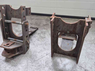 Sonstiges Traktoren und Zubehör Massey Ferguson 2x Trekhaakframe MF