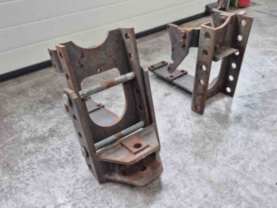 Sonstiges Traktoren und Zubehör Massey Ferguson 2x Trekhaakframe MF