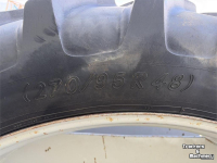 Sonstiges Traktoren und Zubehör Michelin 270/95R48 & 12.4R28 cultuurwiel set