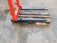 Sonstiges Bodenbearbeitungsgeräte und Zubehör  Palletdrager  750 kg met verstelbare lepels