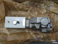 Schlepper / Traktor New Holland NewH T7.xxx Case-IH Puma ABS Hydr Remventiel CNH parts nr:47584635