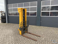 Gabelstapler  Hefmast met palletlepels en sideshift