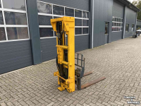 Gabelstapler  Hefmast met palletlepels en sideshift