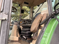 Schlepper / Traktor John Deere 6810