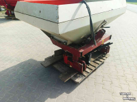Düngerstreuer Kuhn Zsb