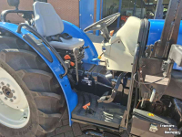 Schlepper / Traktor New Holland TRACTOR T4020V ROPS 4WD