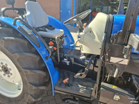 Schlepper / Traktor New Holland TRACTOR T4020V ROPS 4WD