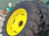 Räder, Reifen, Felgen & Distanzringe Barum 520/70R38 + velgen