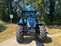Schlepper / Traktor New Holland T6 145 DC