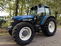 Schlepper / Traktor New Holland 8360