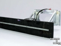 Gülleschieber Qmac Rubber yard scraper hookup Mustang
