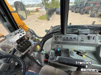 Schlepper / Traktor Valtra 8150 Hitech met bos maaiarm met klepelmaaier!