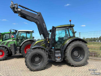 Schlepper / Traktor Valtra N155 Tractor met voorlader