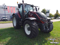Schlepper / Traktor Valtra T214 Direct
