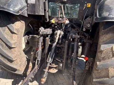 Schlepper / Traktor Valtra N141
