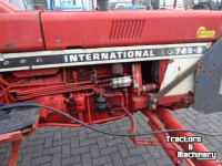 Schlepper / Traktoren International 745 s