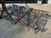 Grubber  Triltand cultivator met rol / verkruimelrol