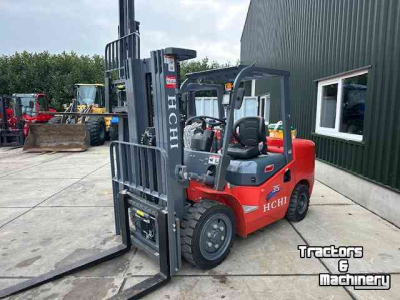 Gabelstapler  hchi   3500kg  2 stuks voorraad