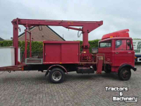 LKW Lastkraftwagen Mercedes Benz LP 608 met hoogwerker.