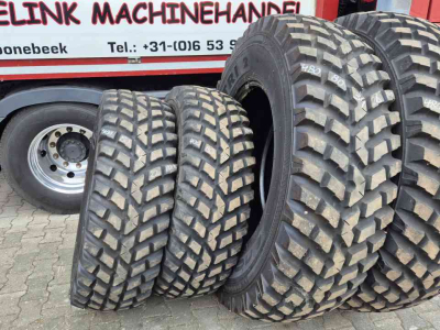 Räder, Reifen, Felgen & Distanzringe Nokian 480/80R34 en 400/80R24 TRI2 straatbanden gazonbanden