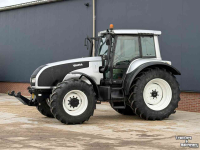 Schlepper / Traktor Valtra T140